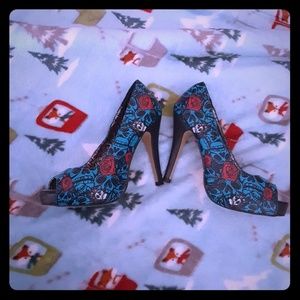 Iron Fist Teal skull peeptoe platforms 8 EUC